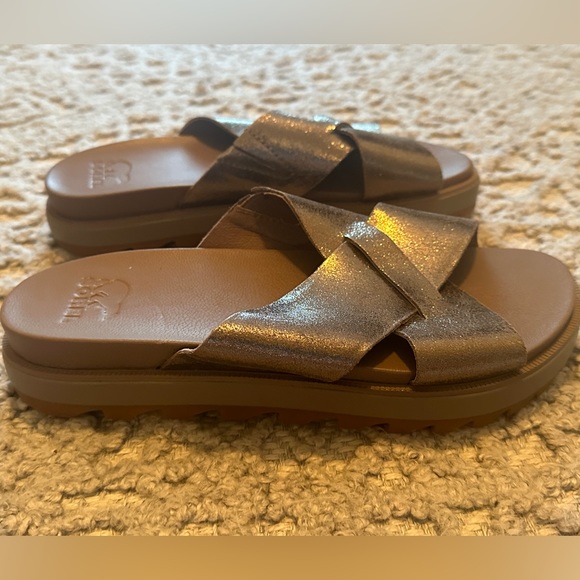 Sorel Roaming Criss Cross Metallic Slides - Picture 3 of 4